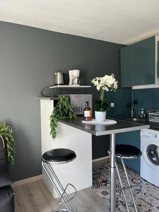 Studio La Baie Des Anges Apartment La Ciotat Bagian luar foto